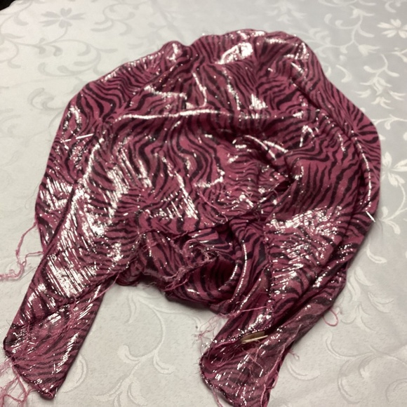 Sparkly shawl. Uniqie. Sift n cuddly. BLING TOO - Picture 4 of 8